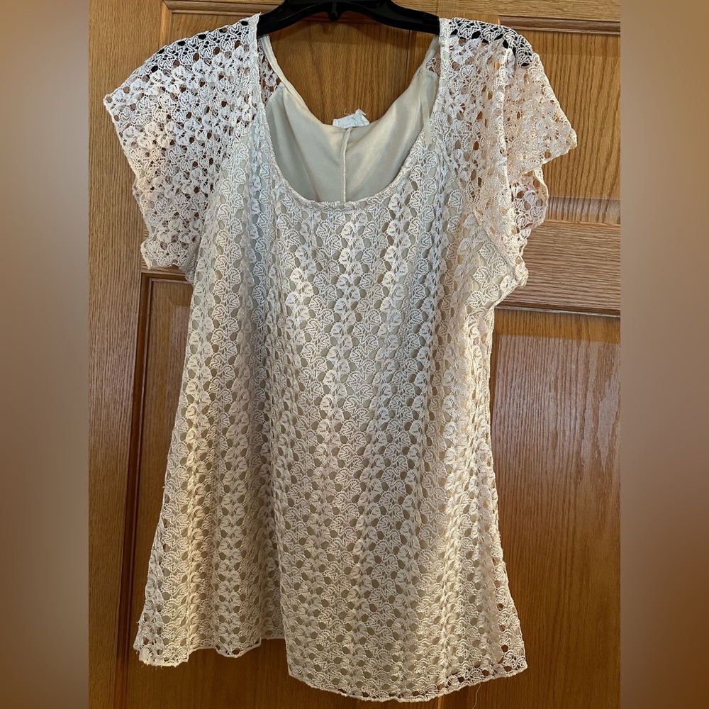 Ladies Lace Lined /Crochet look.  XL. Cap sleeve